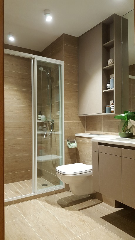 Rivercove Residences master toilet